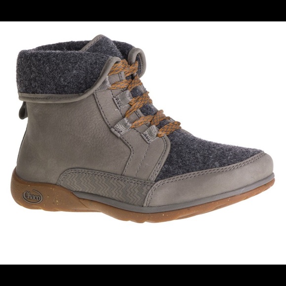 white nike goadome boots